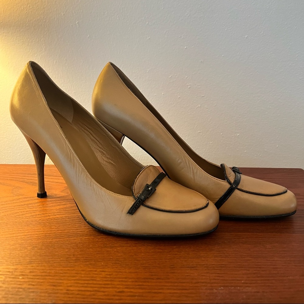 STUART WEITZMAN 8M Tan Leather Pumps